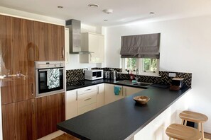 Leilighet | Eget kjøkken | Kjøleskap, mikrobølgeovn, ovn og kokeplater