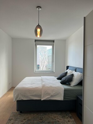 2 soverom, skrivebord, strykejern/-brett og wi-fi