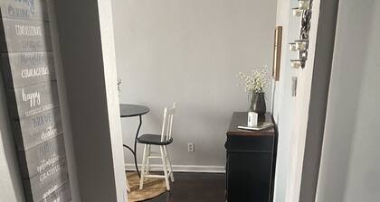 Cute Cozy and clean apartment in the heart of Buhl.