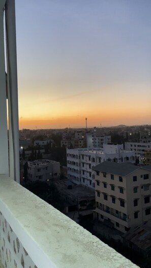 Property grounds - Beautifully furnished apartment curated to host 2 guests comfortably. (Mombasa)