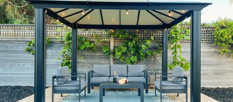 Mid-Century Modern Oasis in La Jolla Shores: Steps to Beach, Fun for Families!