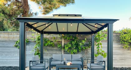 Mid-Century Modern Oasis in La Jolla Shores: Steps to Beach, Fun for Families!