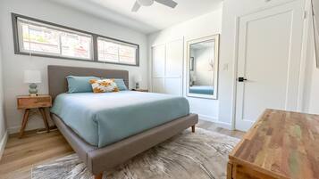 3 bedrooms, in-room safe, iron/ironing board, travel cot