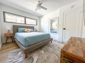 3 chambres, coffres-forts dans les chambres, fer et planche à repasser