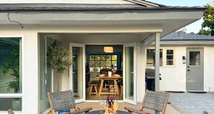 Mid-Century Modern Oasis in La Jolla Shores: Steps to Beach, Fun for Families!