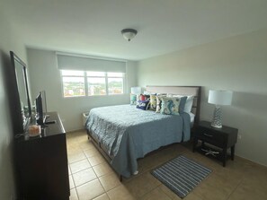 Familienapartment, 3 Schlafzimmer, Meerblick | 3 Schlafzimmer, Bügeleisen/Bügelbrett, kostenloses WLAN