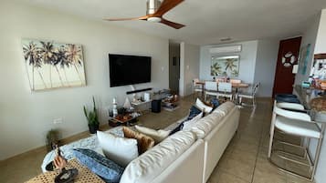Apartment, 3 Bedrooms, Ocean View | Living area