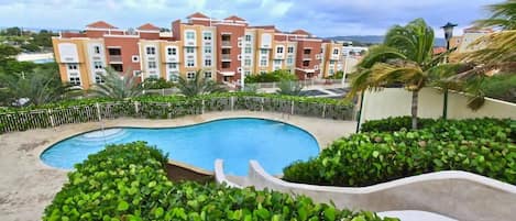 3 piscinas al aire libre