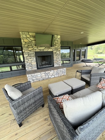 Terrace/patio. Kings River Landing House