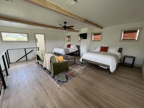 3 bedrooms, iron/ironing board, WiFi, bed sheets - Kings River Landing House (Eureka Springs)