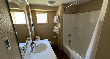 Queen Suite - Tahquamenon Suites Paradise MI