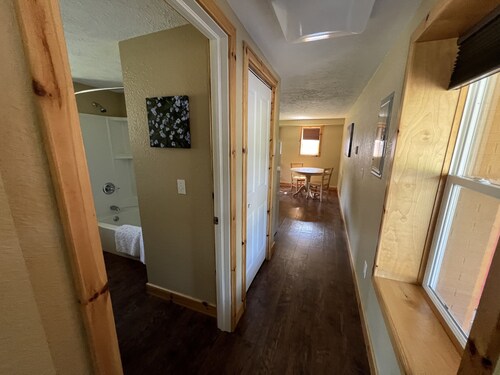 Queen Suite - Tahquamenon Suites Paradise MI