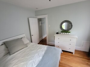 3 bedrooms, desk, iron/ironing board, free WiFi