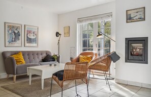 Smart TV, fireplace - Nice home in Gjern with WiFi (Gjern)