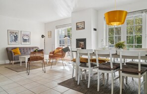 Smart TV, fireplace - Nice home in Gjern with WiFi (Gjern)