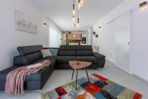 TV - Holiday home with pool and air conditioning (Grižane)