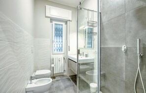 Shower, hair dryer - La casa del Comandante (Genova)