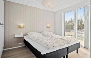 4 bedrooms, travel crib, free WiFi - Beautiful home in Jerup with WiFi (Jerup)