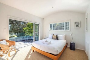 4 bedrooms, iron/ironing board, WiFi