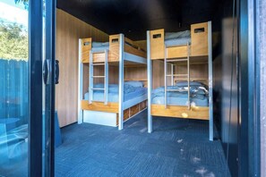 4 bedrooms, iron/ironing board, WiFi