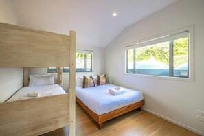 4 bedrooms, iron/ironing board, WiFi - Paradise on Palm | Stay Waiheke (Waiheke Island)