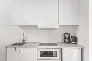 Fridge, oven, stovetop, dishwasher - Holiday apartment 5 at beautiful Solgaarden (Svaneke)