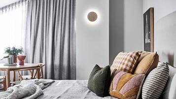 Iron/ironing board, free WiFi, bed sheets