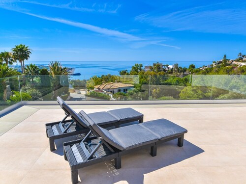 Luxusvilla und schönem Swimmingpool