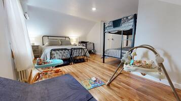 5 bedrooms, iron/ironing board, WiFi, bed sheets