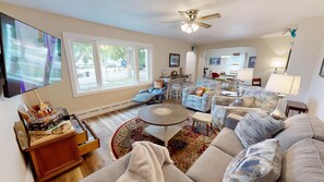 TV - Turquoise Squirrel 27 : Lodge - walking distance to all amenities. (Clara City)