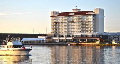 Luxury Condo on River/Golf Course with all the amenities. 10 min walk to beach