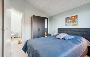 3 bedrooms, travel crib, free WiFi