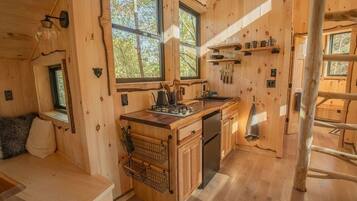 Fridge, stovetop, coffee/tea maker, electric kettle