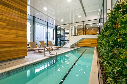 2-Bs Suite Adjacent to Sky Tower