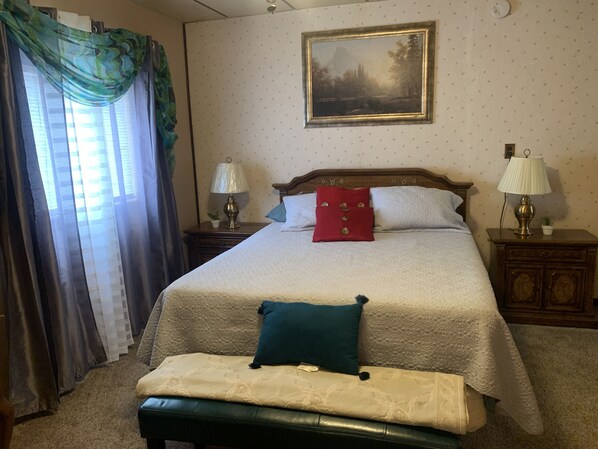 2 bedrooms, in-room safe, desk, iron/ironing board