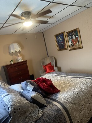 2 chambres, coffres-forts dans les chambres, bureau