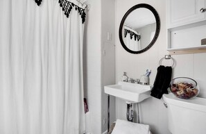 Handtücher, Seife, Shampoo, Toilettenpapier