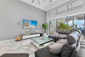 Smart-TV og stereoanlegg