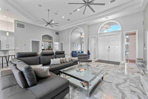 Smart-TV og stereoanlegg