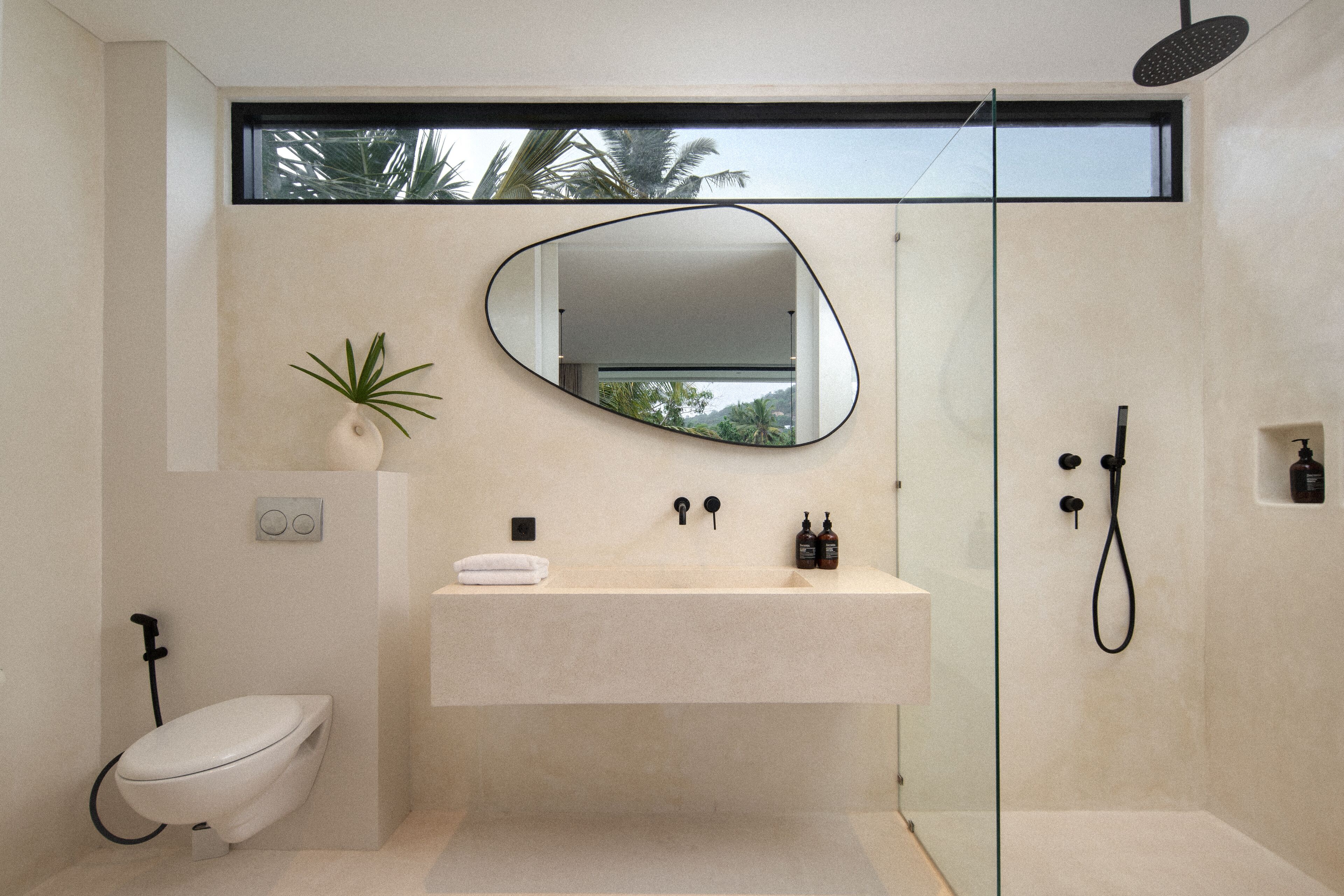 Villa, 2 habitaciones, piscina privada | Baño | Bañera y ducha independientes, cabezal de ducha tipo lluvia y toallas