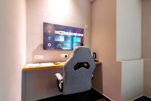 Deluxe Single Room | Television