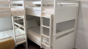 3 quartos, ferros/tábuas de passar roupa, Wi-Fi, roupa de cama