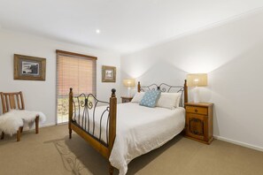 4 bedrooms, WiFi, bed sheets
