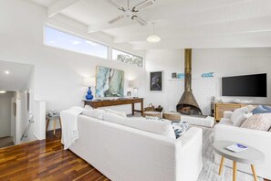TV, lareira, escritórios