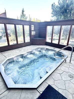 Outdoor spa tub - 2BR Pine Ridge Condo; Ski-In, Walk to Downtown (Breckenridge)