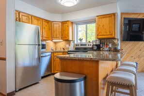 Fridge, microwave, oven, stovetop - 2BR Pine Ridge Condo; Ski-In, Walk to Downtown (Breckenridge)