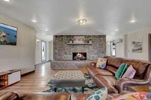 Smart TV, fireplace, books