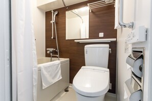Separate tub and shower, free toiletries, hair dryer, slippers - Rewit ビル (Osaka)