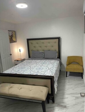 1 bedroom, iron/ironing board, free WiFi, bed sheets - COMFORTABLE ORLANDO PRIVATE STUDIO W/FULL KITCHEN! (Orlando)