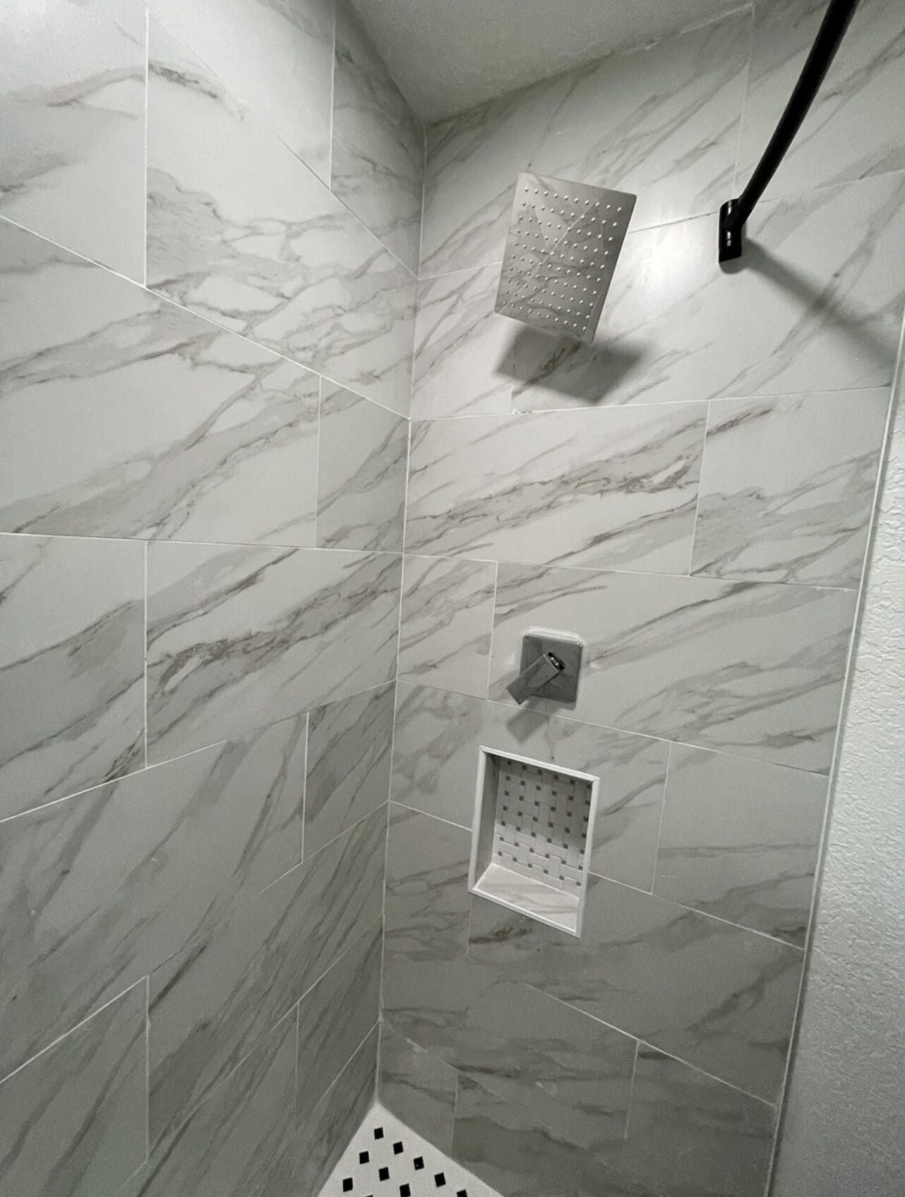 Haartrockner, Handtücher, Seife, Toilettenpapier